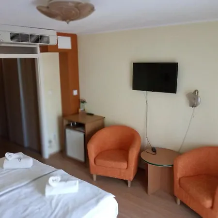 博格拉畔兹奥酒店 Balatonföldvár